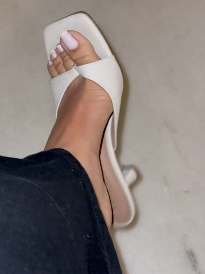 @Ana Feet
