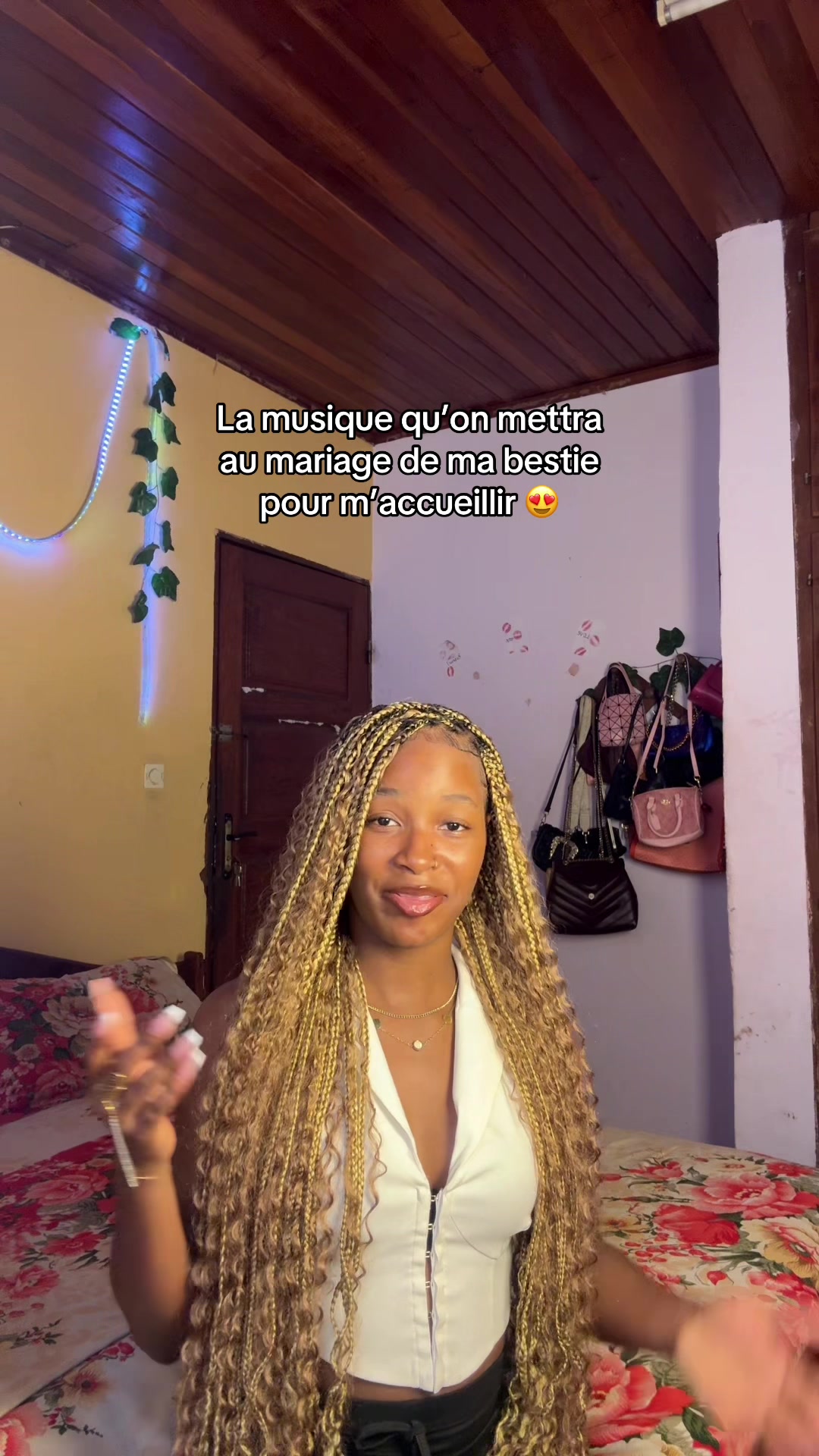 @𝐄 𝐌 𝐌 𝐀 𝐋 𝐀 𝐔 𝐑 𝐀.