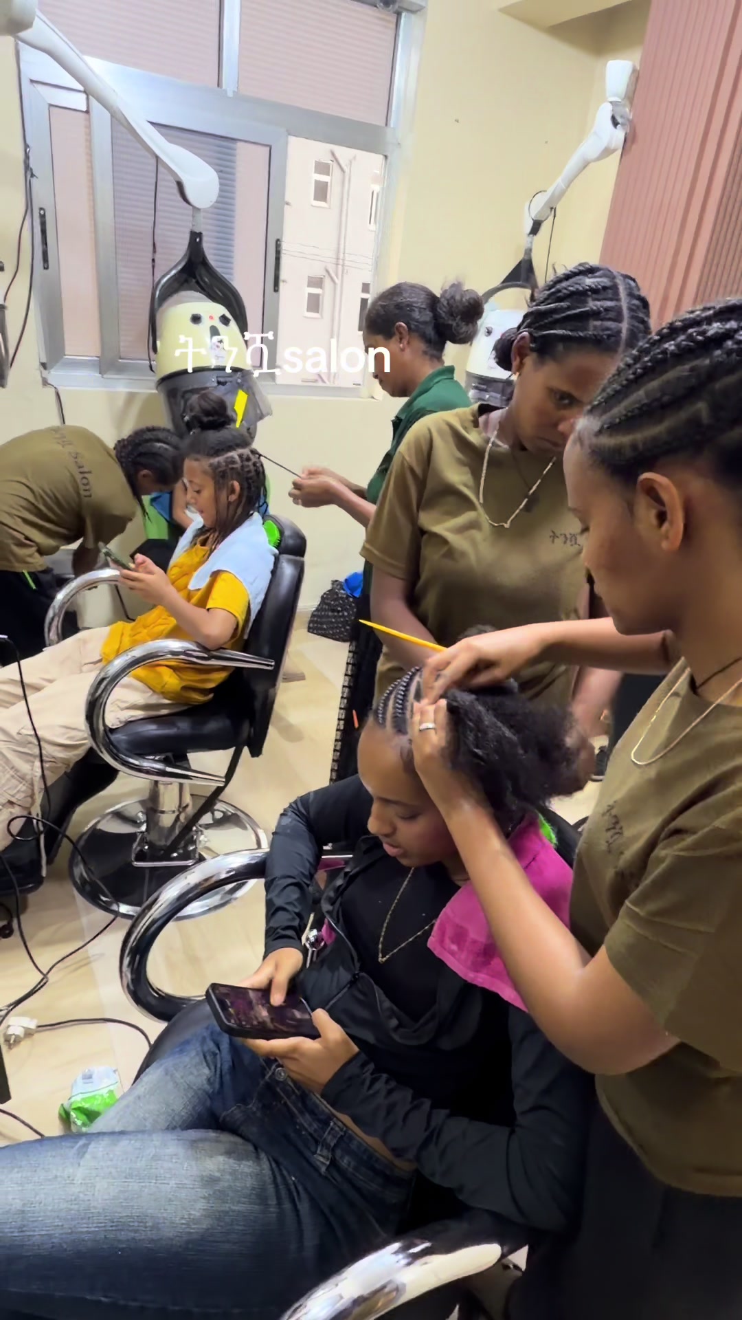 @Tommysimple-make up ትንሿ salon