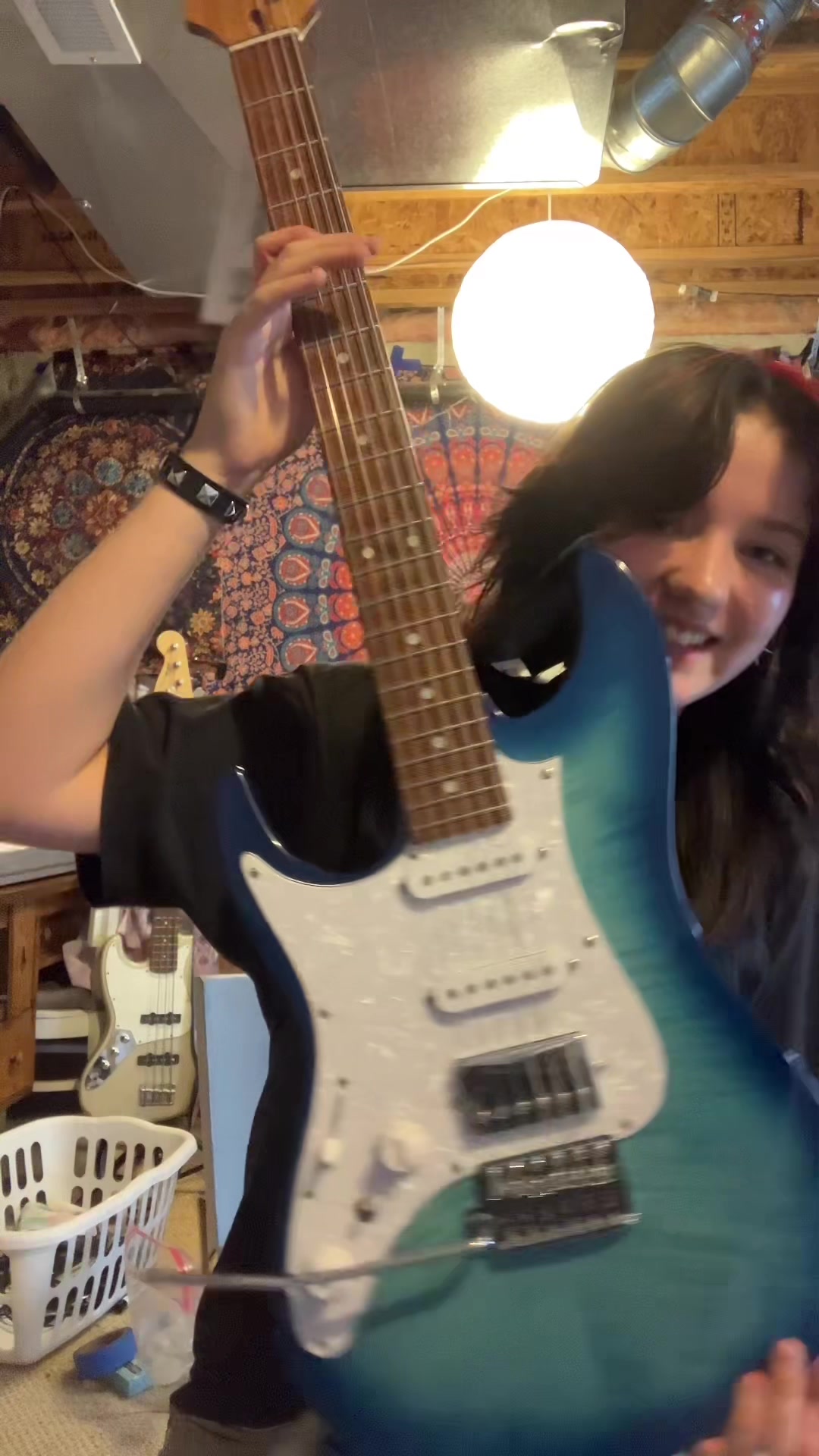 @Julez 🙀 🎸