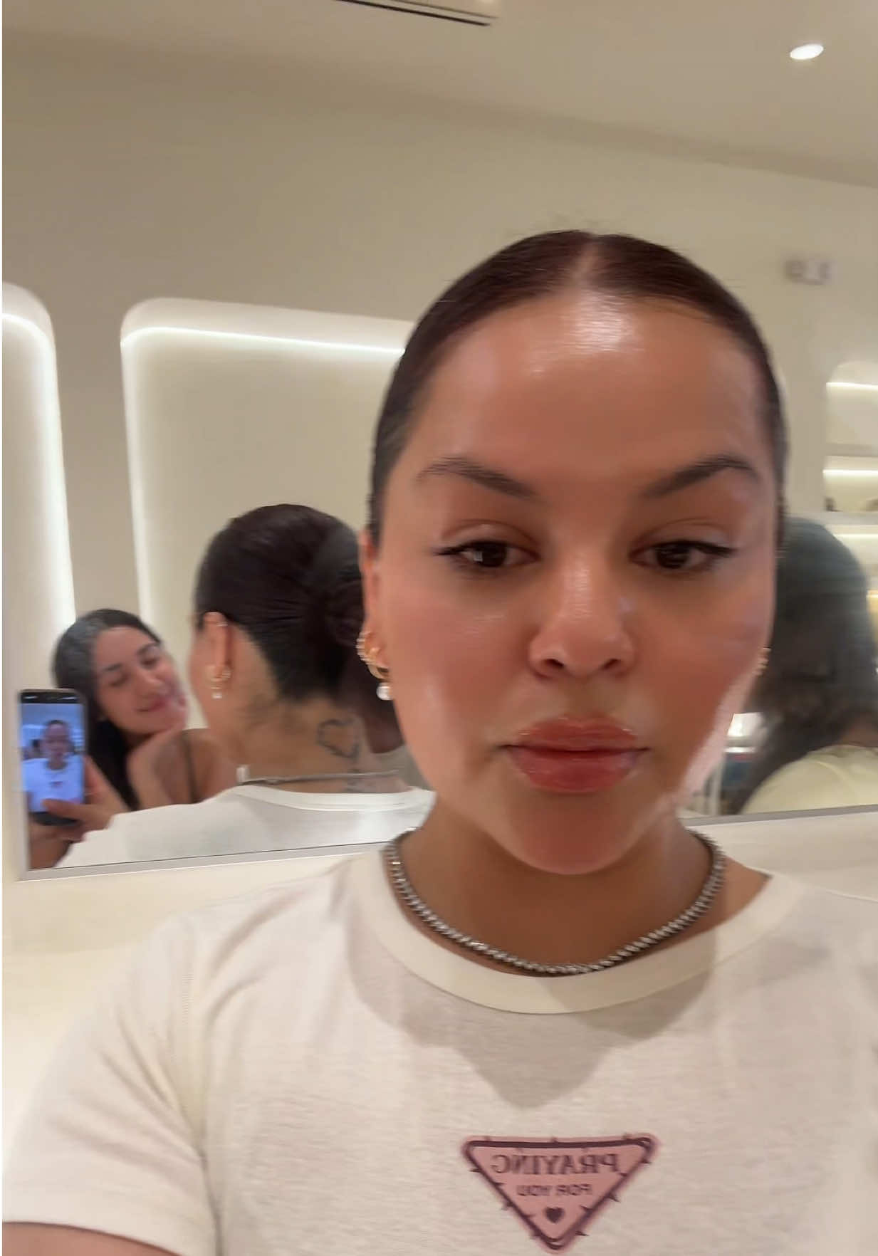 @Vee Love 🦋
