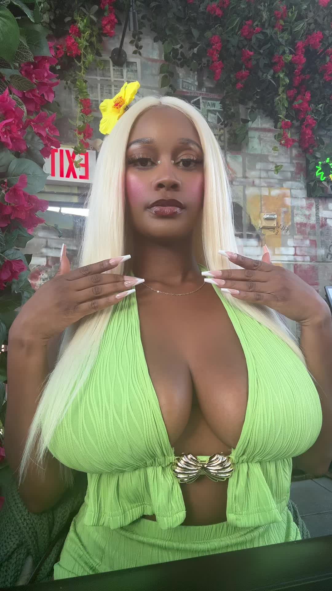 @Juliee