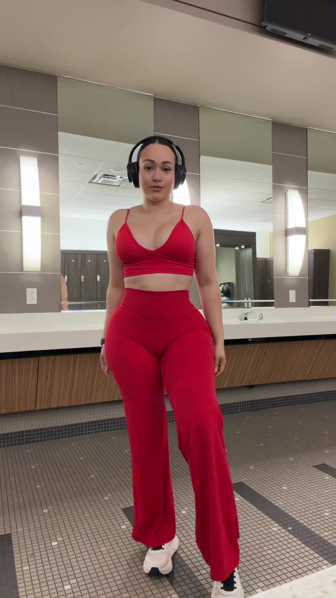 @emelytavv