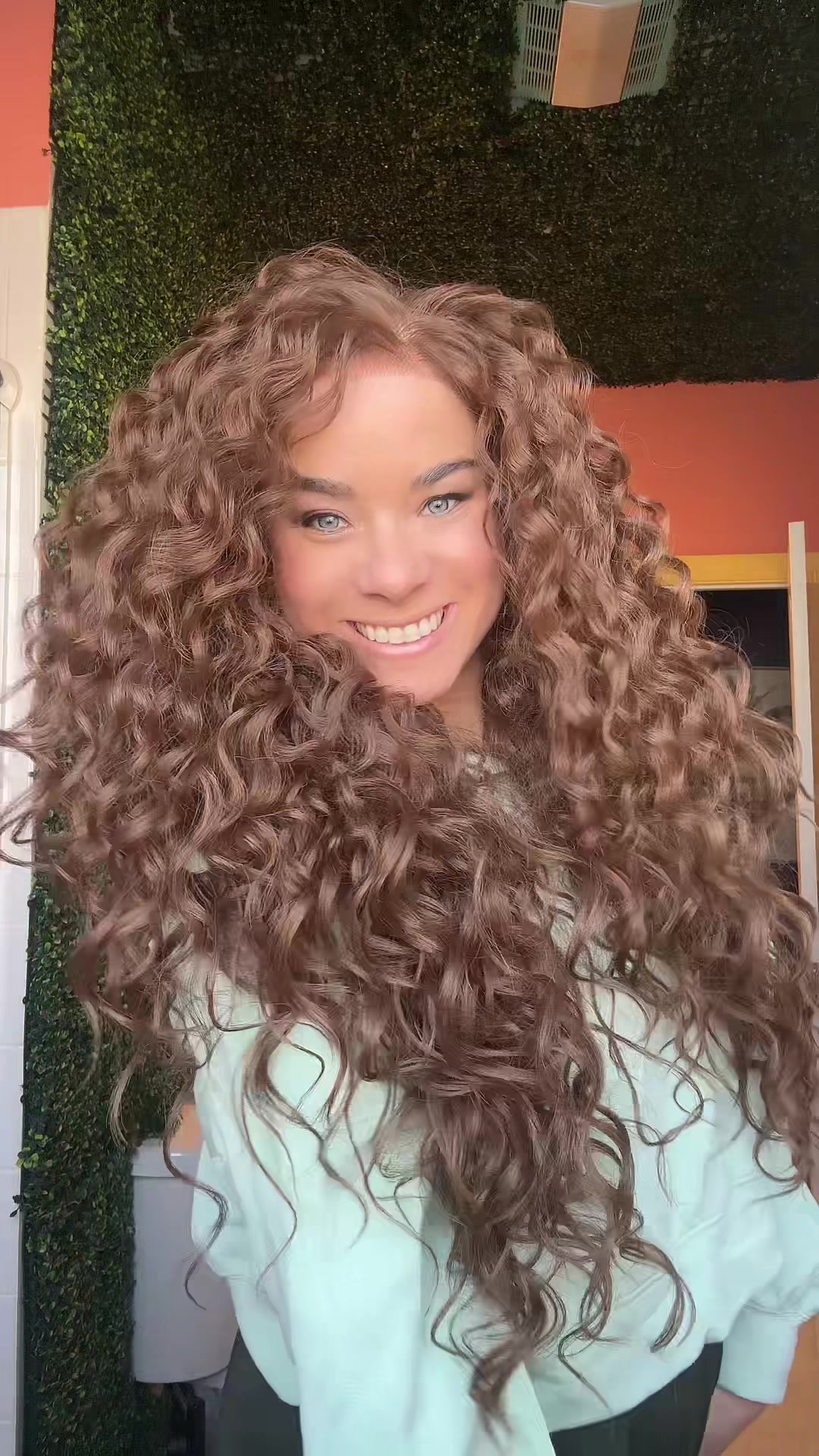 @Elizabeth Wears Wigs 🏳️&zwj;🌈