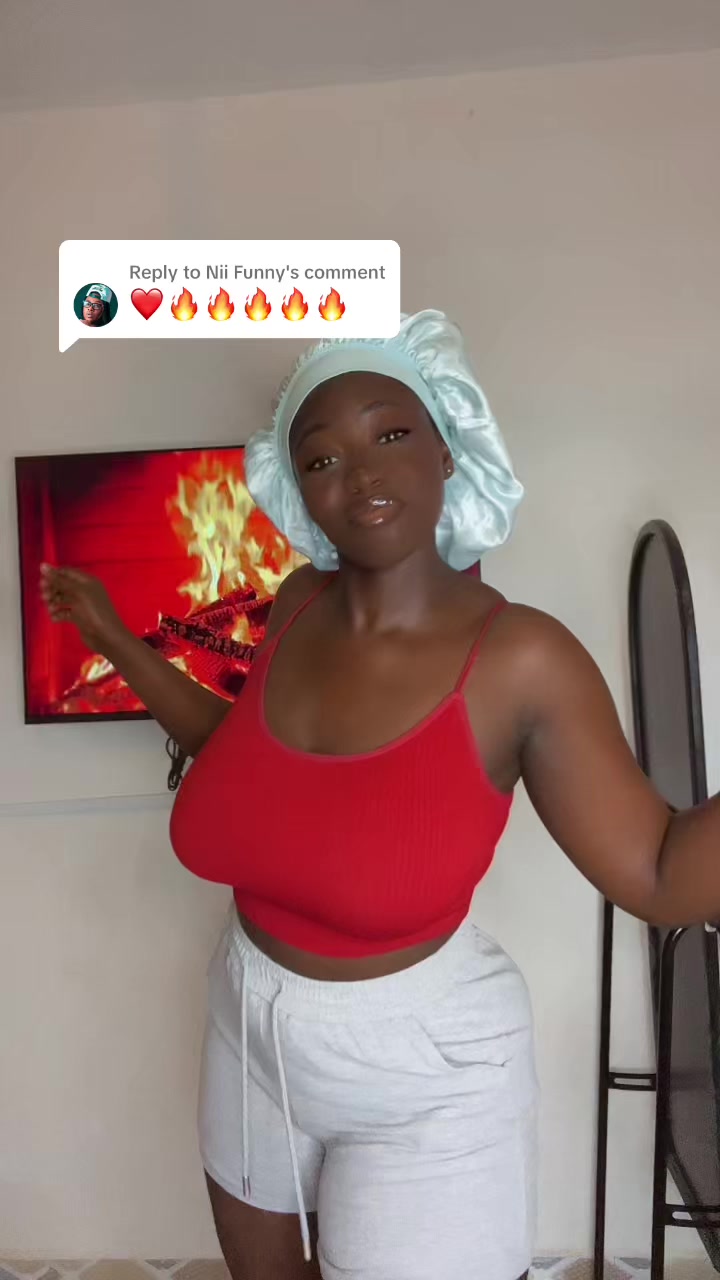 @Akua_Bhornrich💚