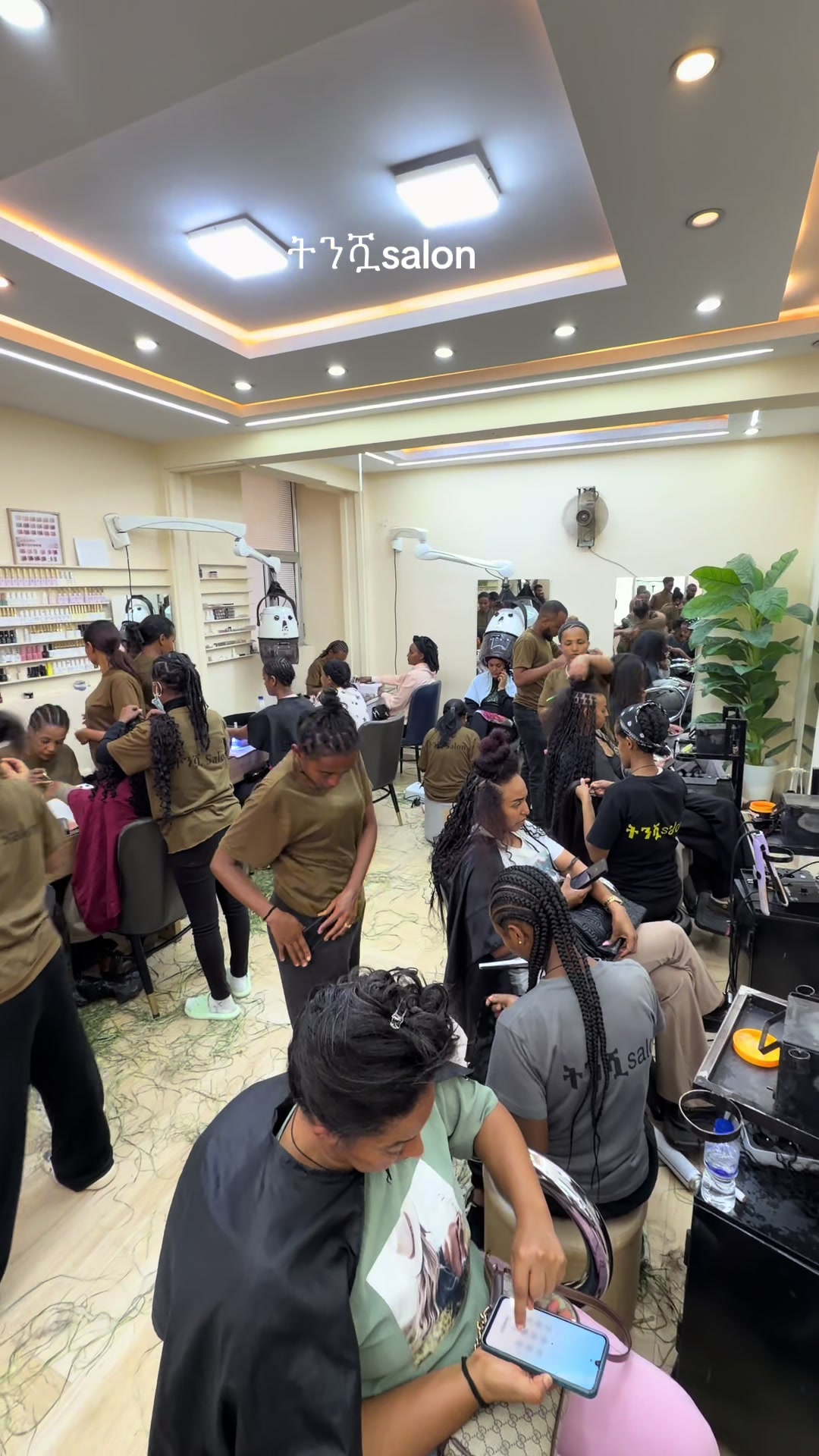 @Tommysimple-make up ትንሿ salon