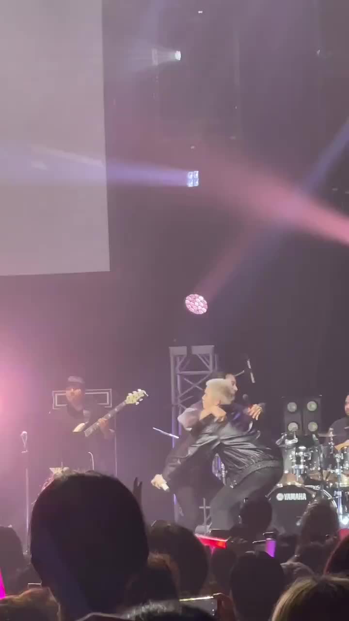 @รักเธอนะ🎸🦈