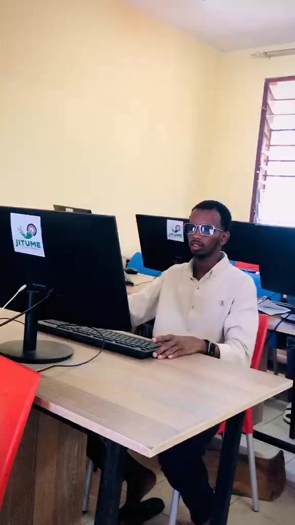 @Abdikhani 17❤️🩹❤️❤️🔥🌹