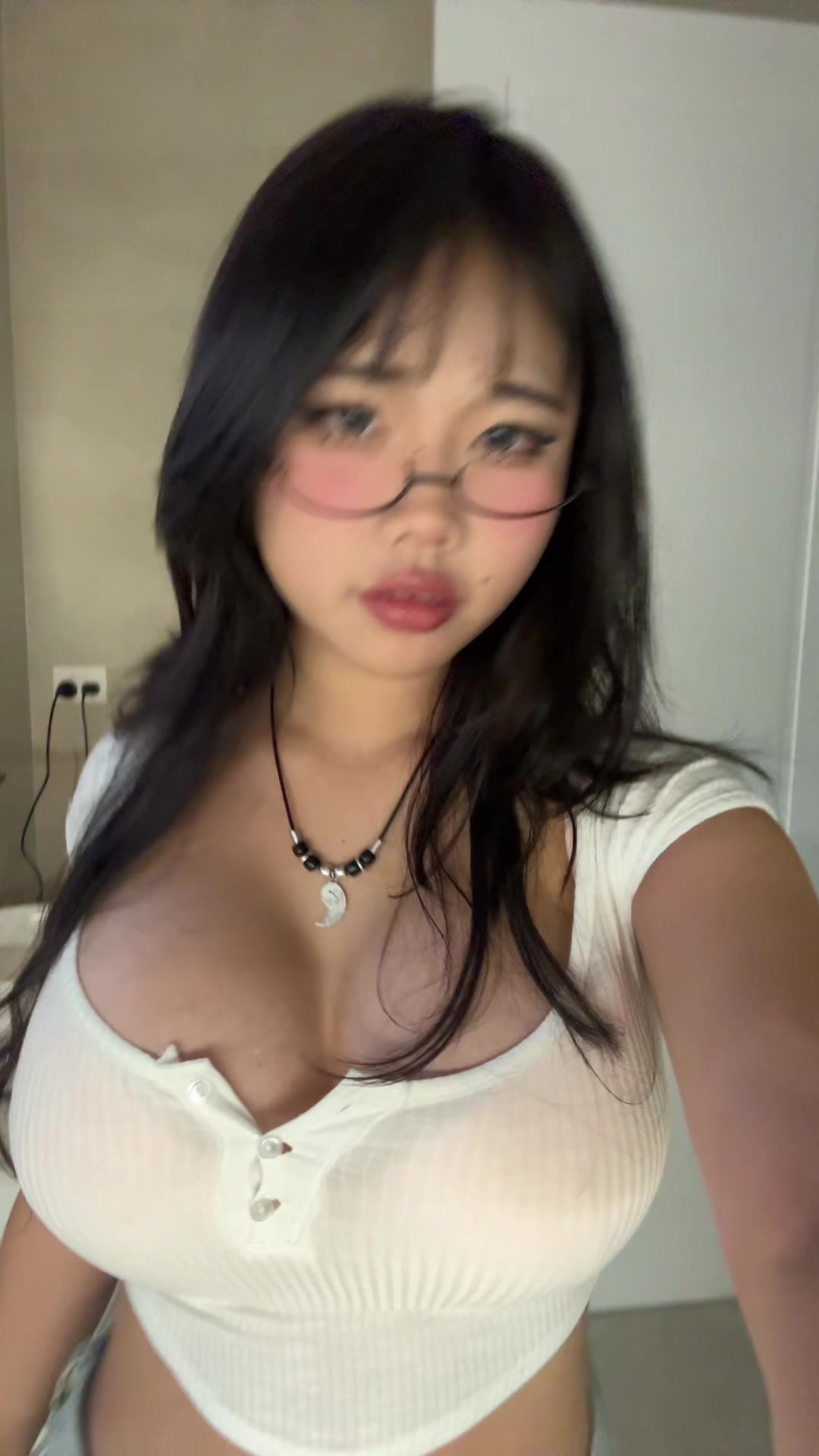 Yina (@yinacomfi) - Urlebird