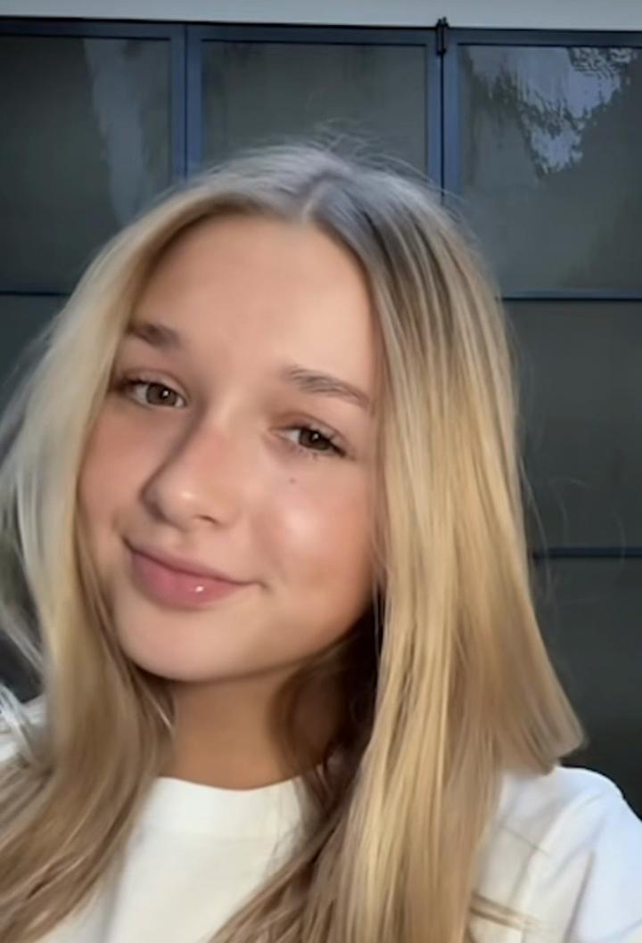 @harperbeckham (fan page🤍🪽)