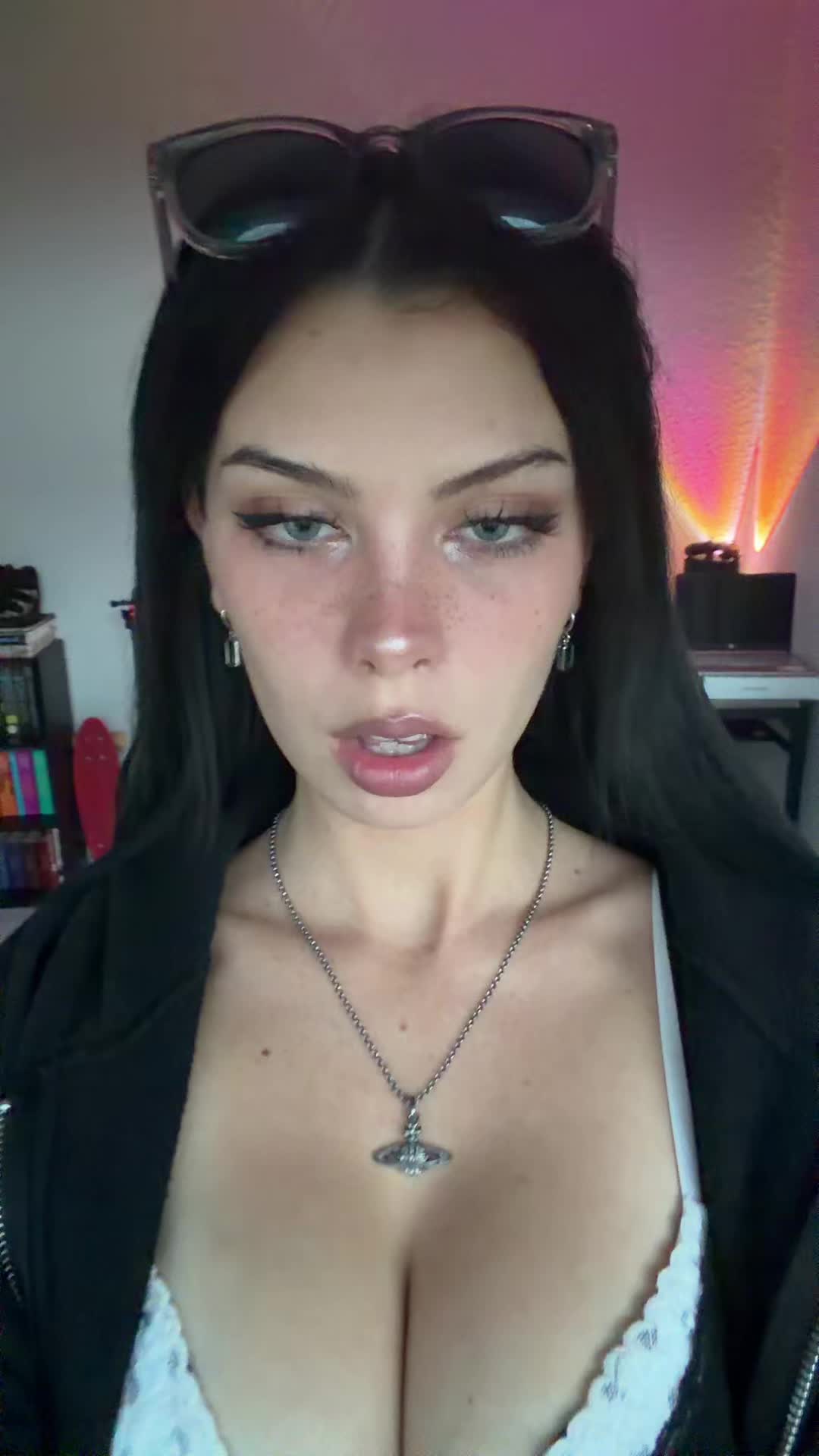 @aviva_foxx