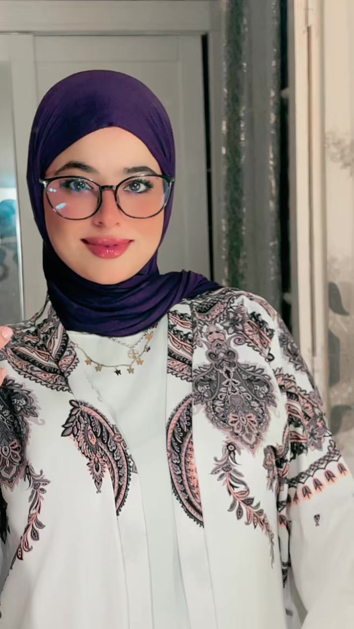 @بثينة شيبان Bouthaina Chibane