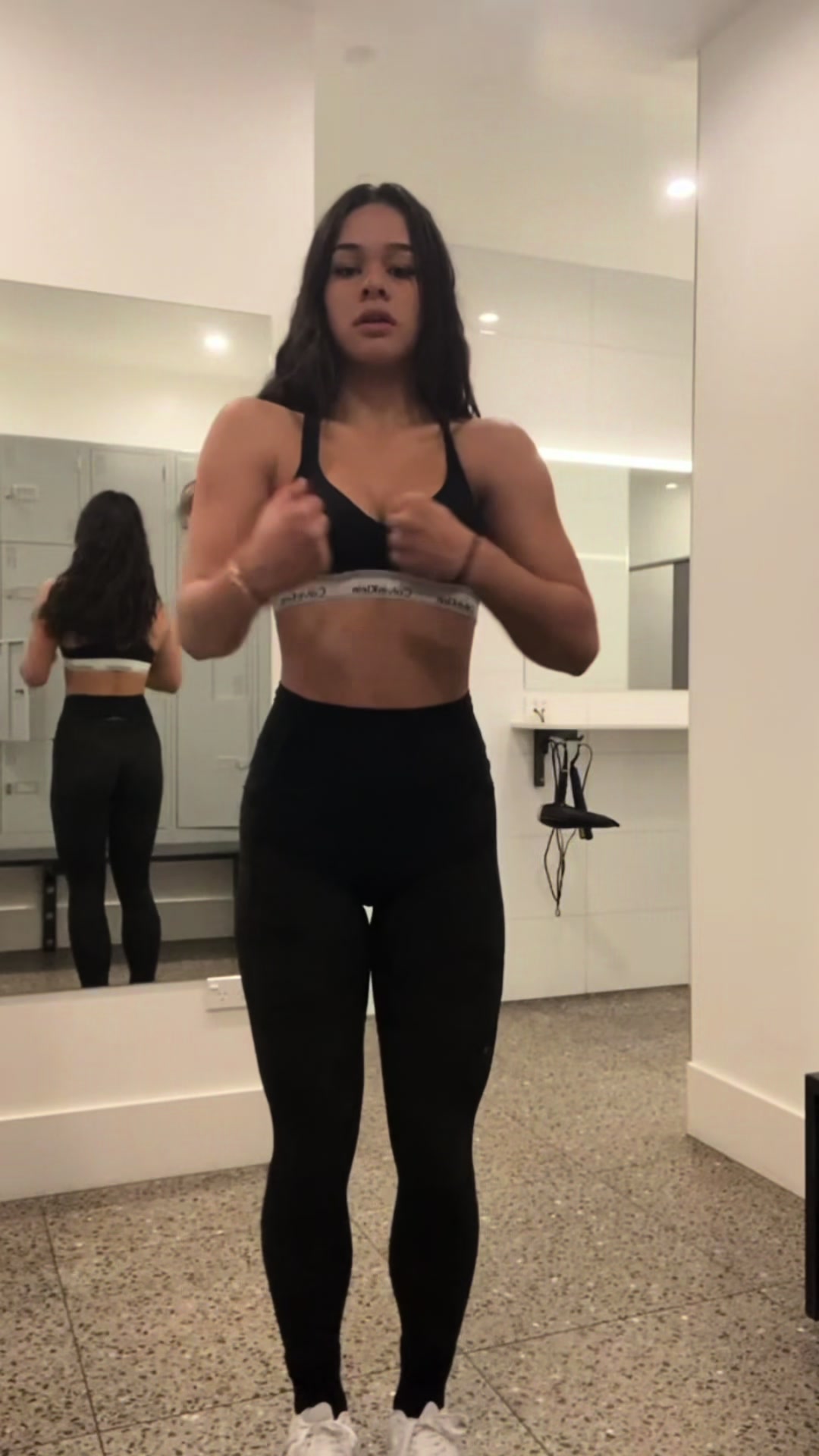 @Barbell brunette
