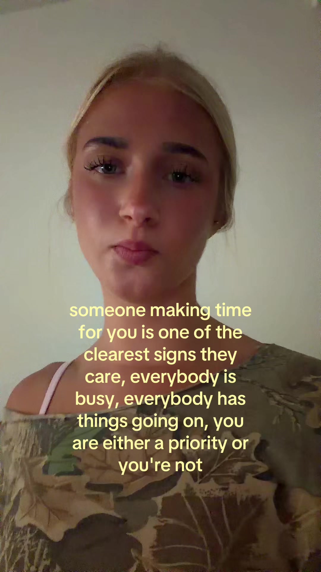 @theelliebarker