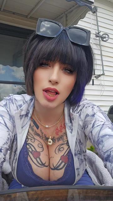 @༺_Poison.Queen_༻🌴
