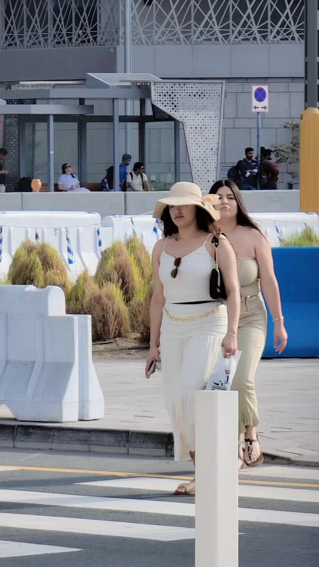 @🇦🇪MaŘiŊa ƁeÃcĤ ŴaŁk🚶♀️
