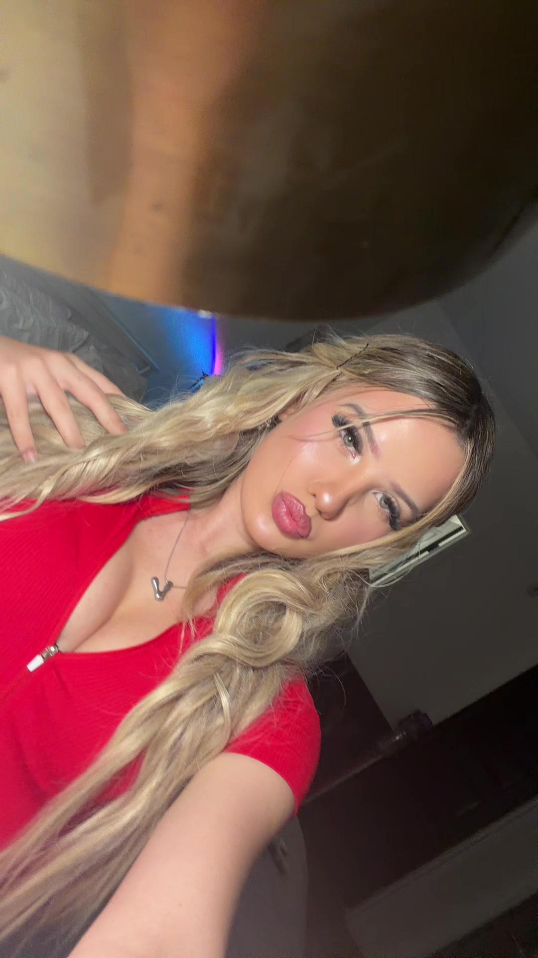 @👅