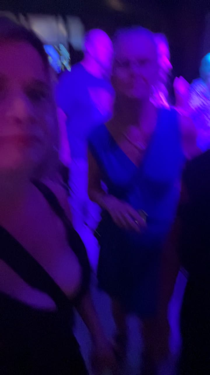 @Hotmomvibes