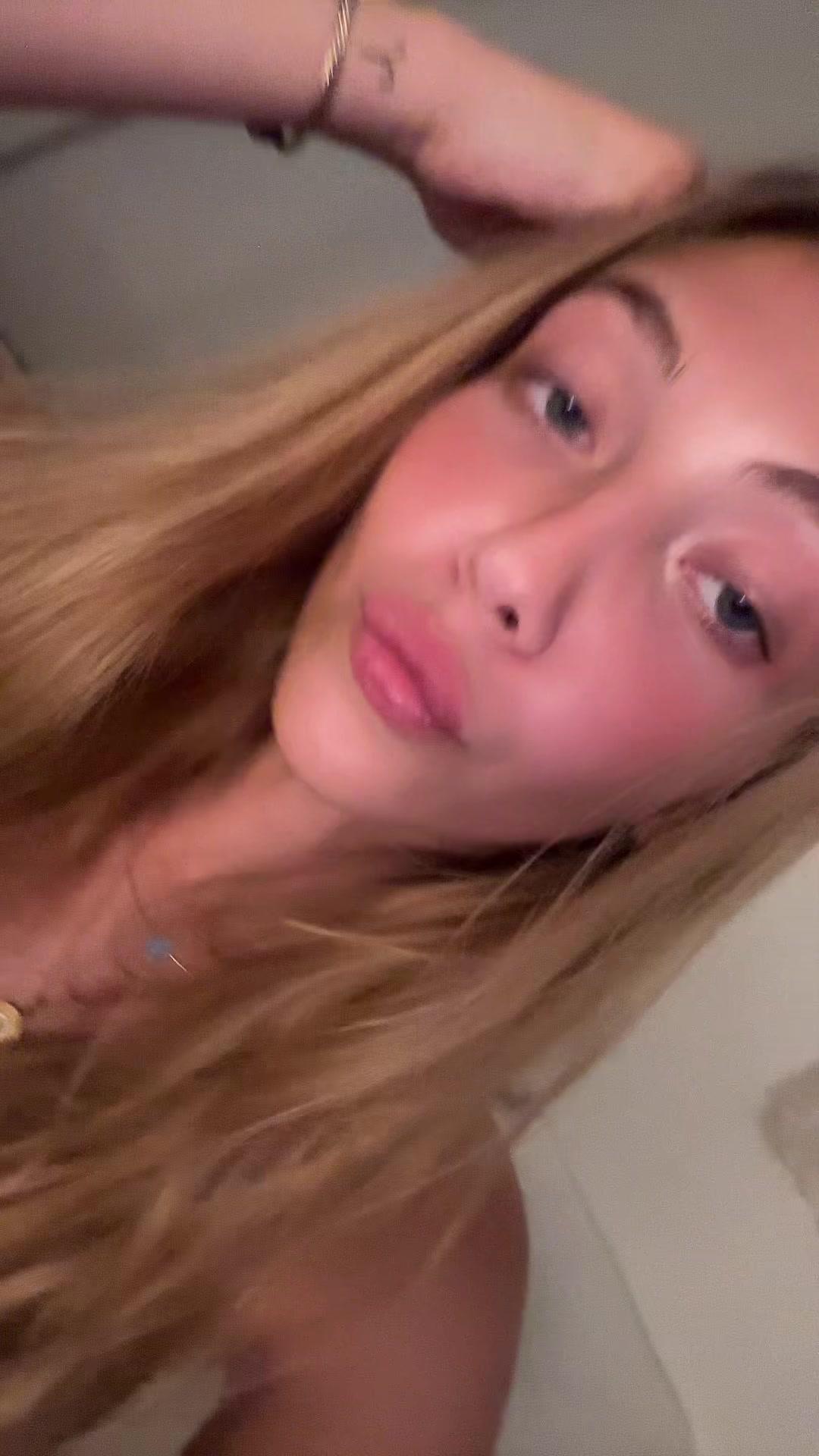 @Ella.