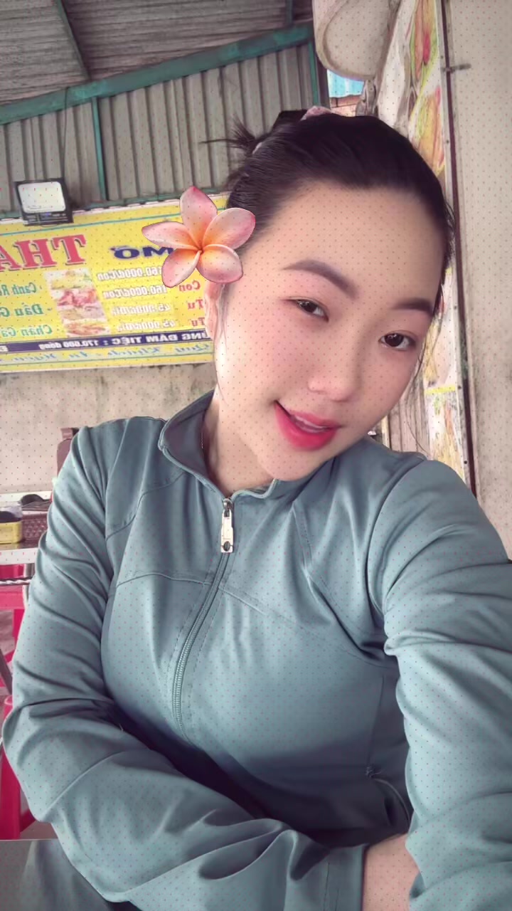 @Bé bán cơm gà 🍗