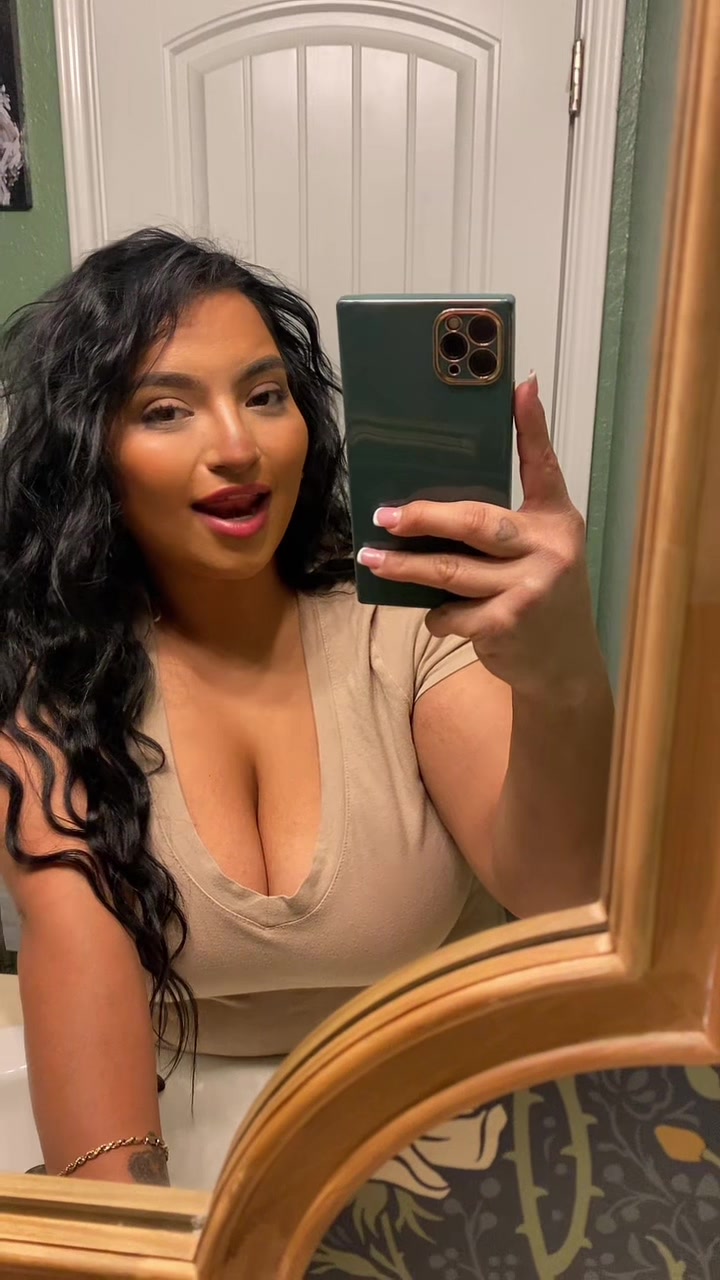 @Curvybaybee93