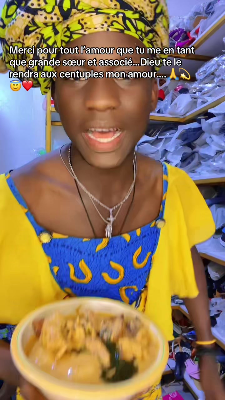 @M&Eacute;M&Eacute; JULIE L'INTERNATIONAL 🌊