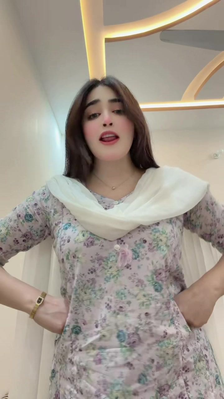 @NooR ALi 👸🏻🥀