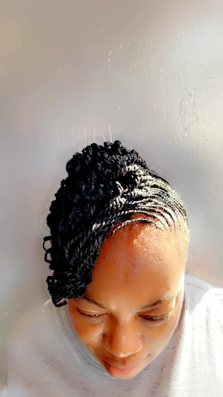@Nesha's blessed hands🙌💇♀️