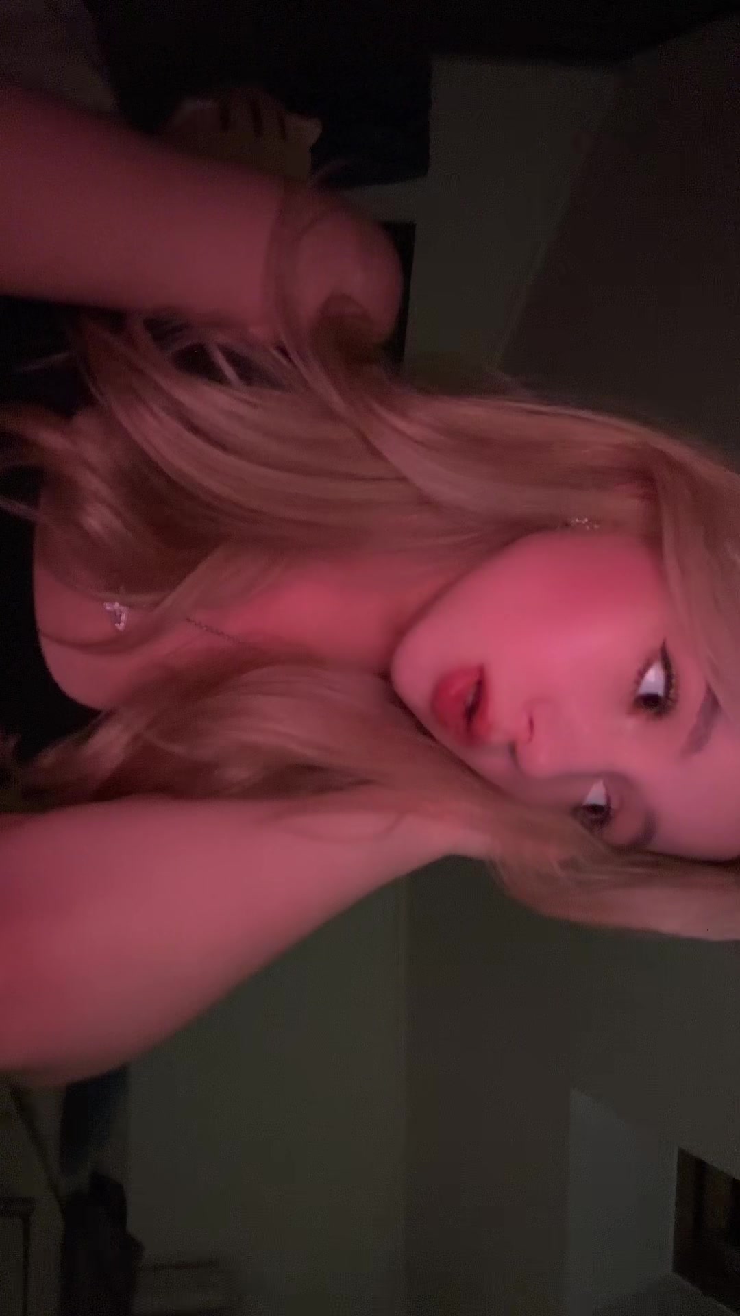 @Виола🧟♀️