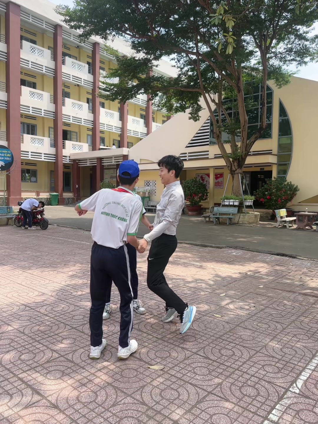 @sáng dạy tối quậy