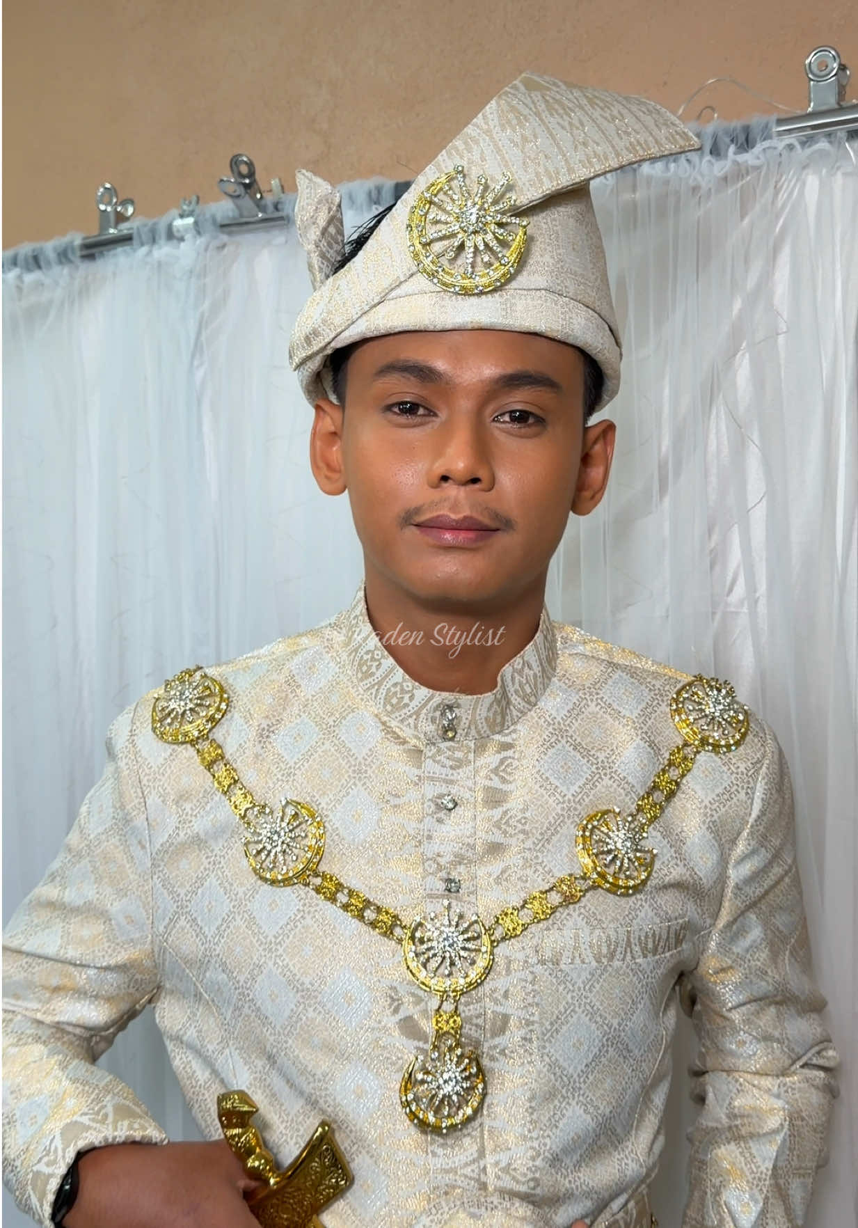 @Raden_GroomStylist