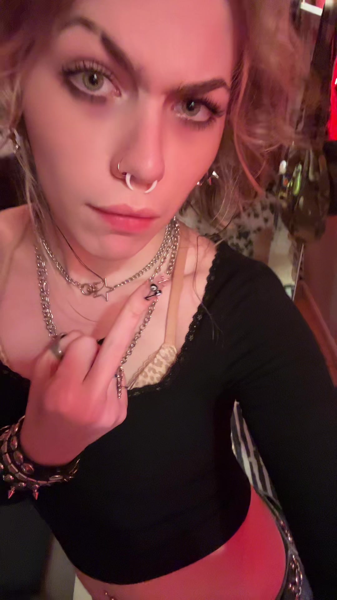 @:3