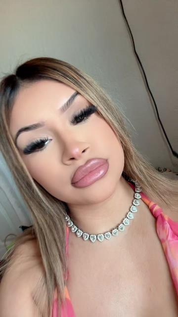 @Pretty Emily 🌷🎀🫦🍓👸🏻