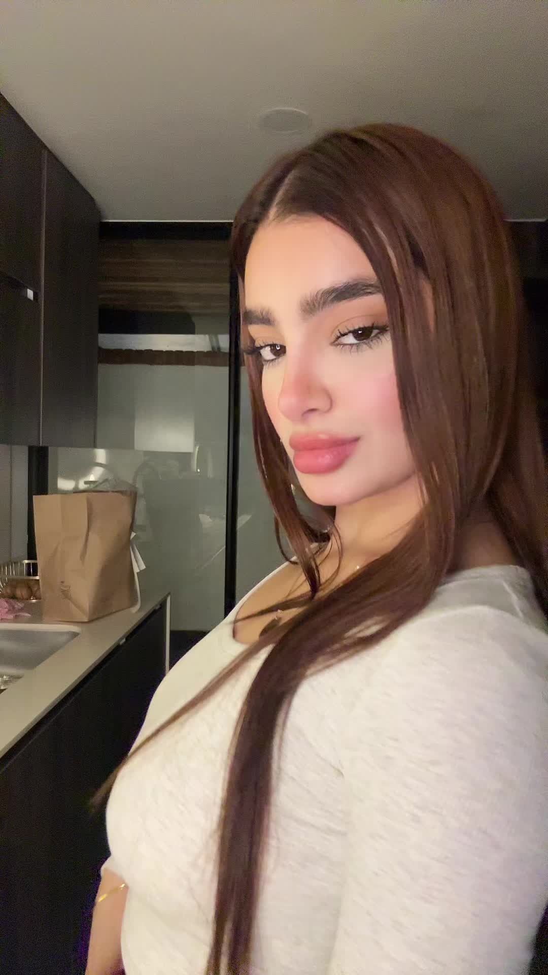 @LAURA SAHAR