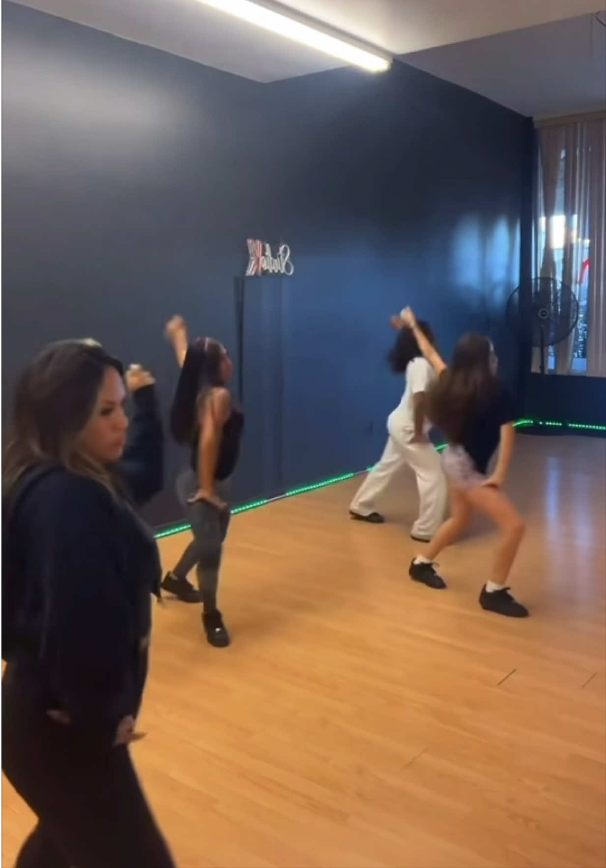 @StudioK
