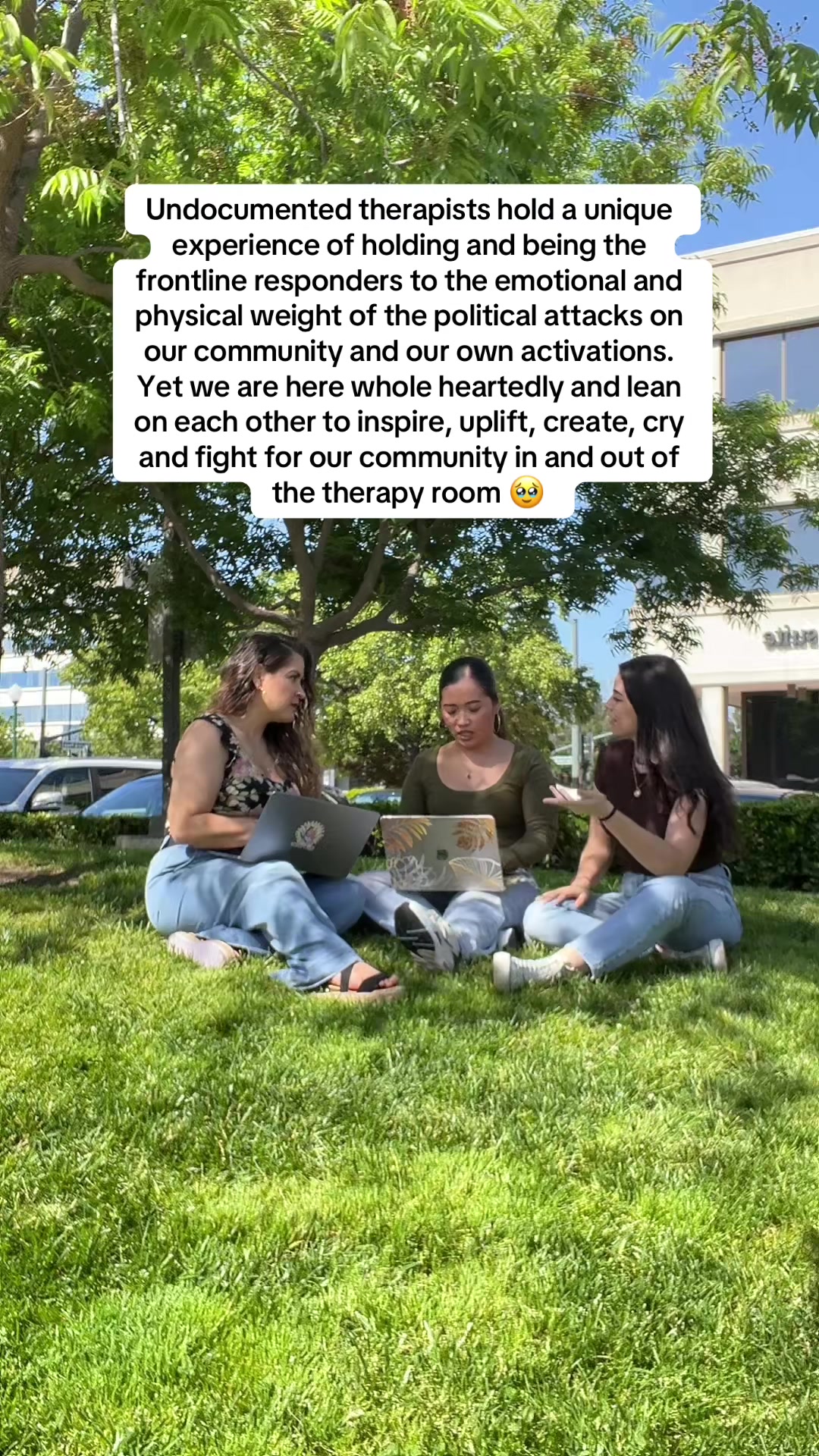 @Jen, Undocu-Trauma Therapist ✨