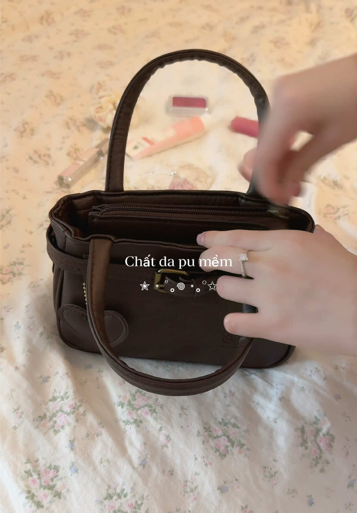 @T&Uacute; ANH MẶC G&Igrave;