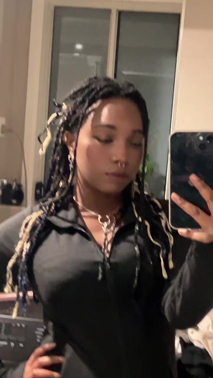 @🖤