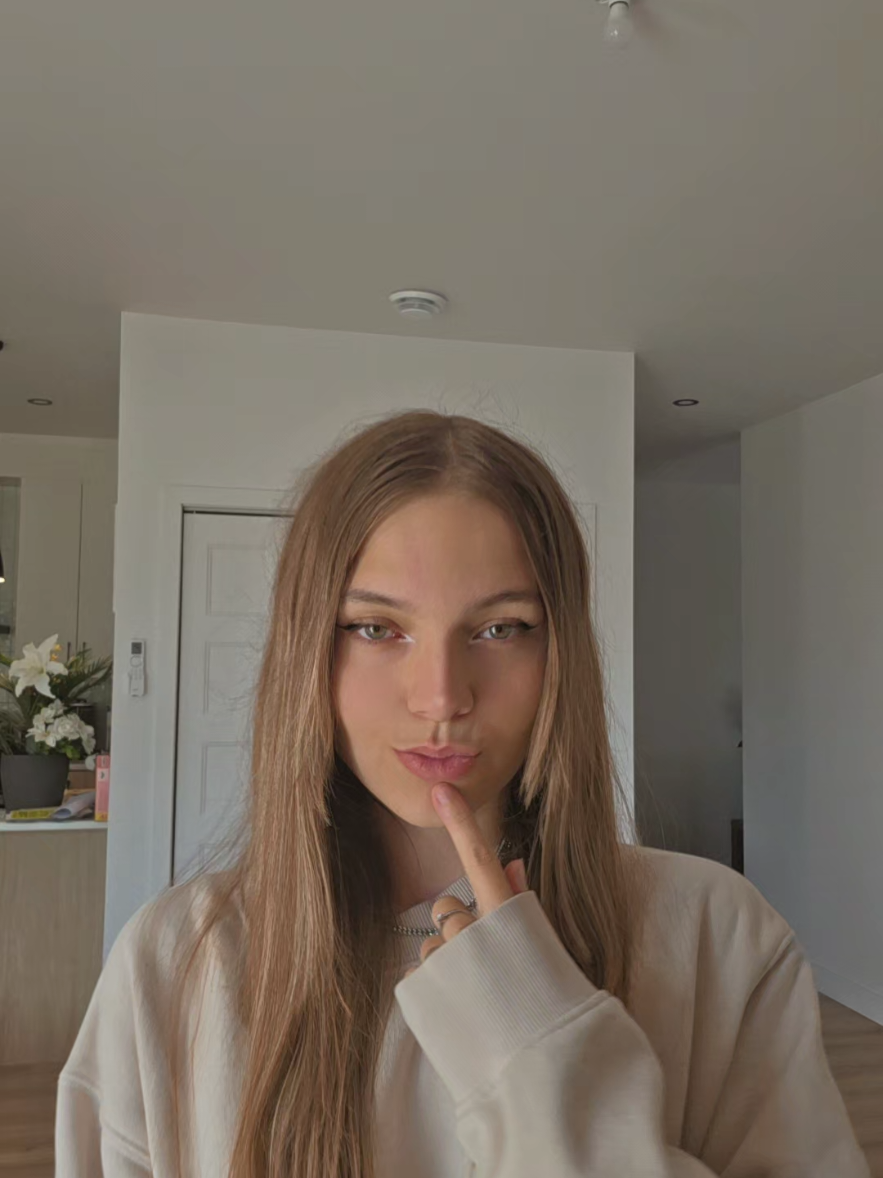 @𝙷&eacute;𝚕&eacute;𝚗𝚊♡
