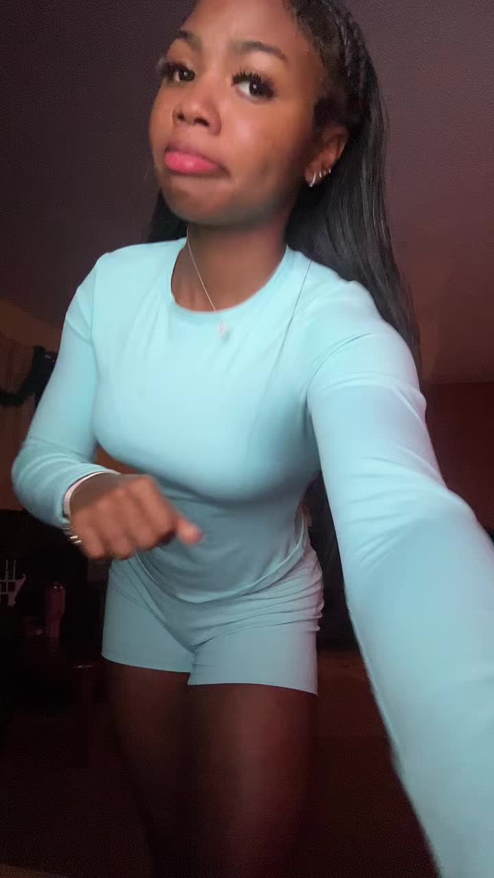 @Y8 🧟&zwj;♀️