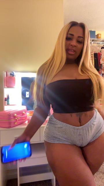 @Ashleythebombshell