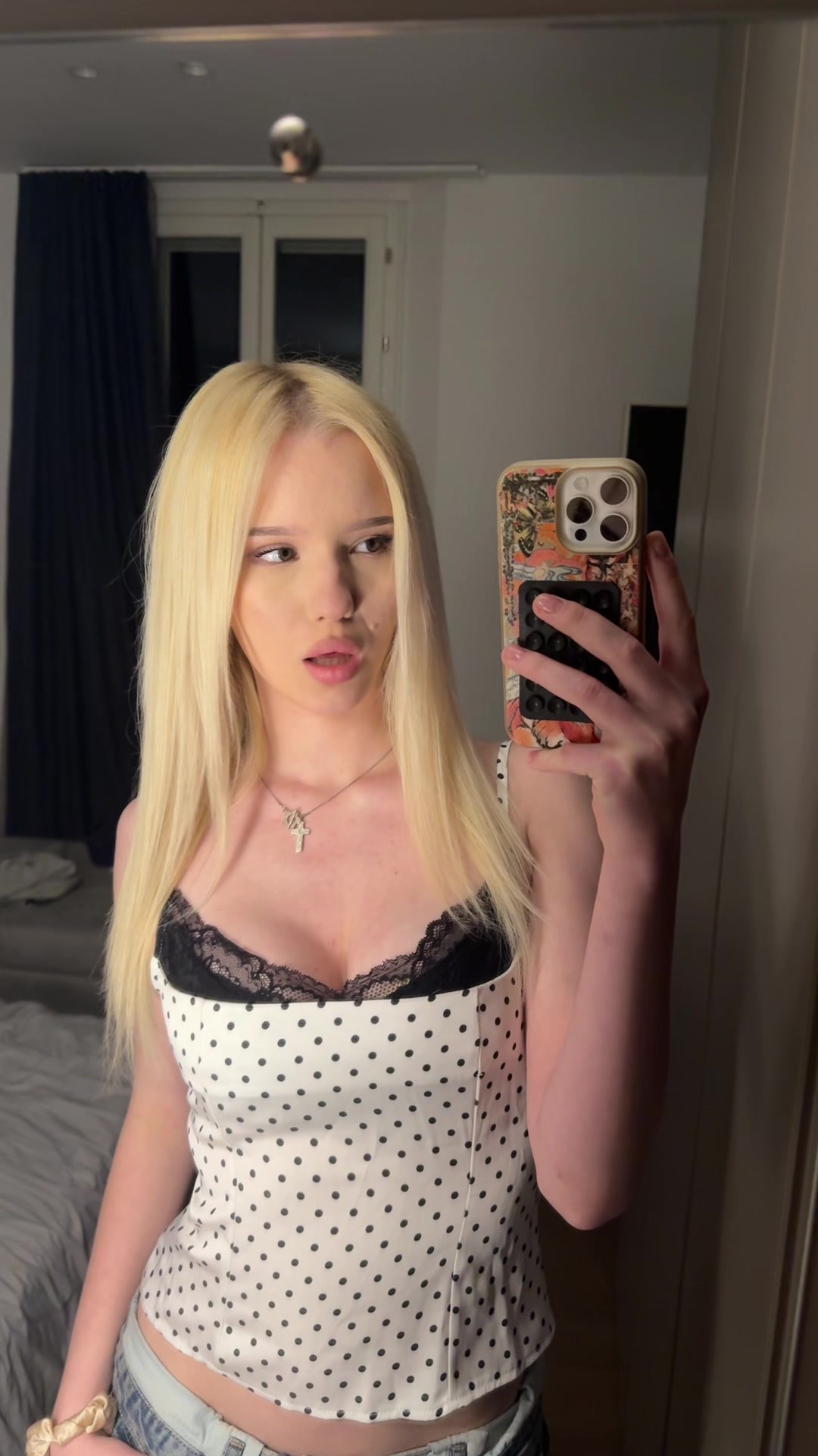 @𝐩𝐨𝐥𝐢𝐧𝐚