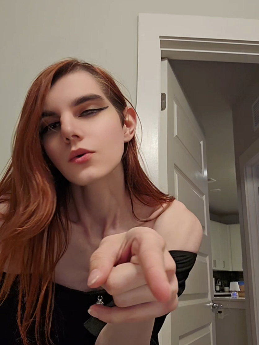 @Jess 𖤐🏳️&zwj;⚧️