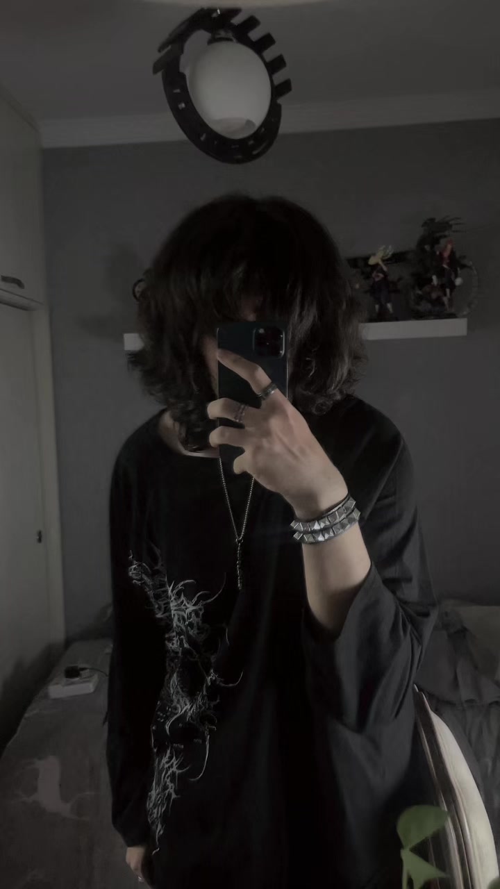 @blooodyravenn