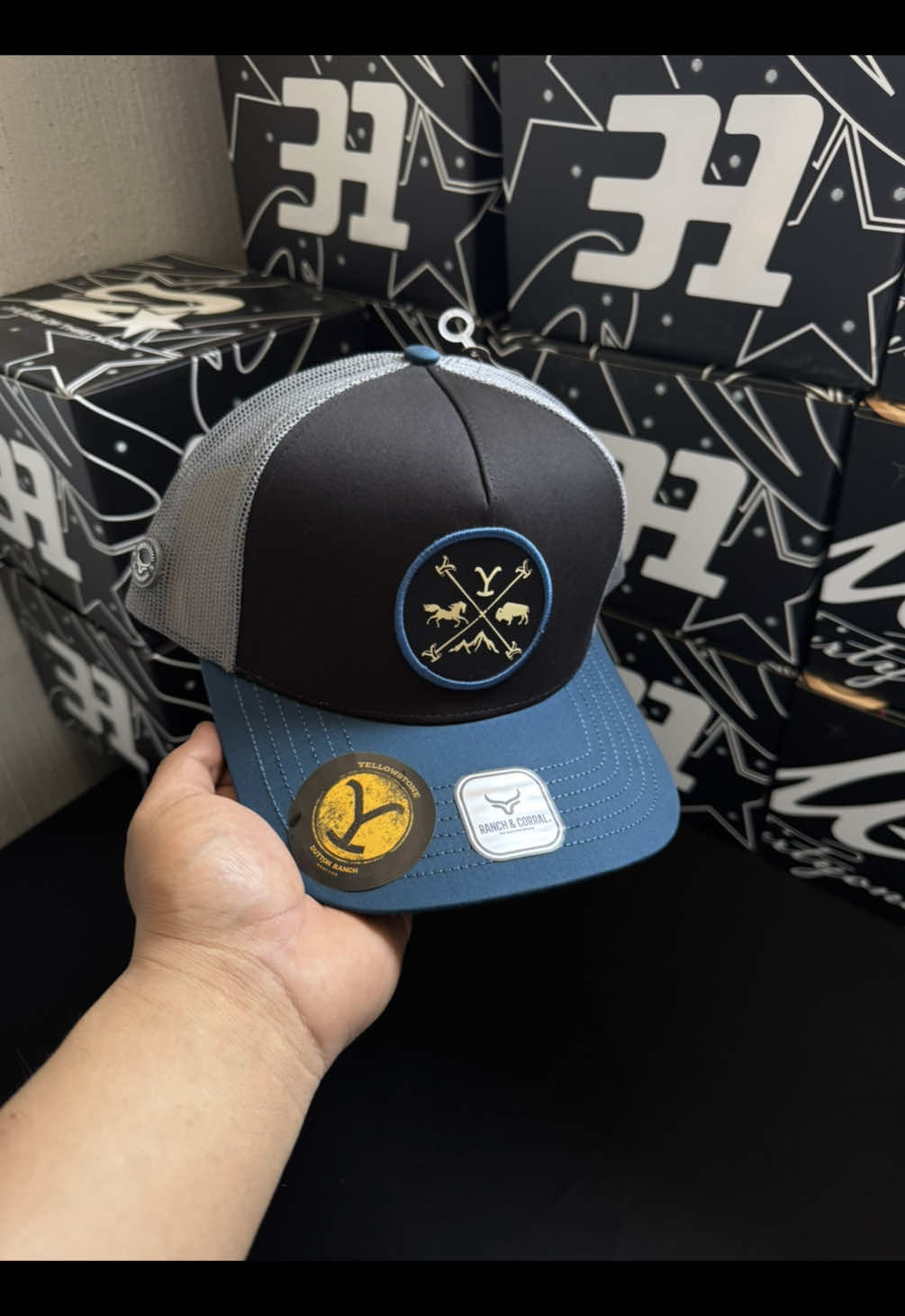 @Mister Caps