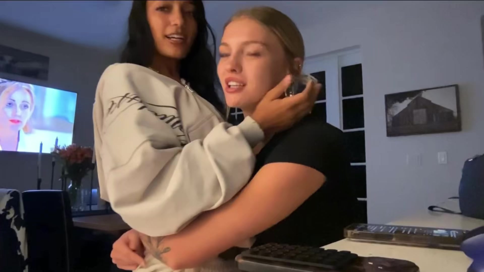 @izzyandalanna