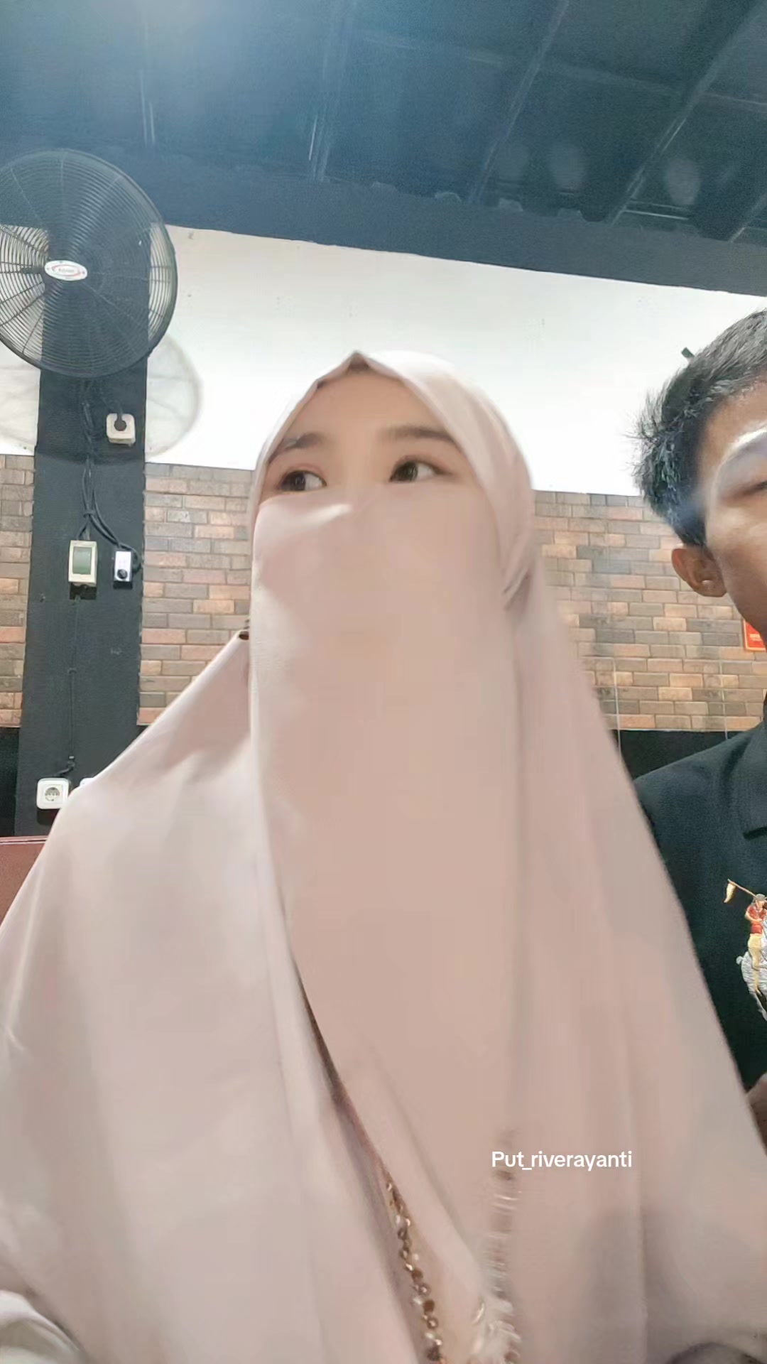 @Putriii🦋🦋