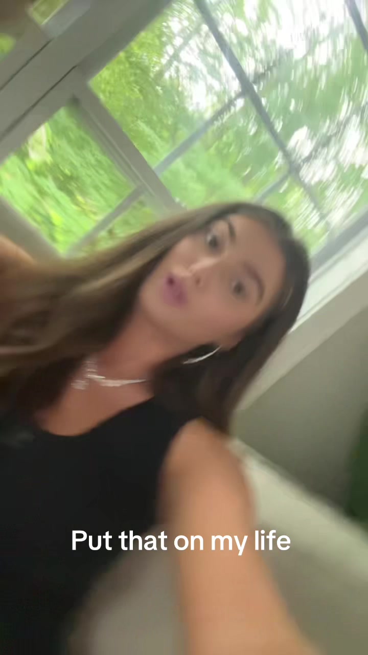 @larissaluxe