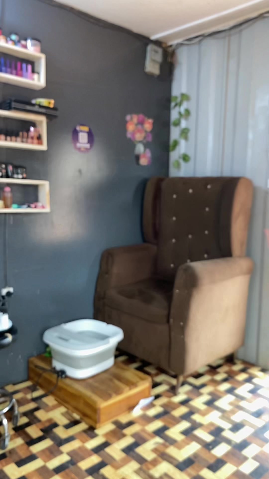 @NKM nail&rsquo;s Maman na conteneur