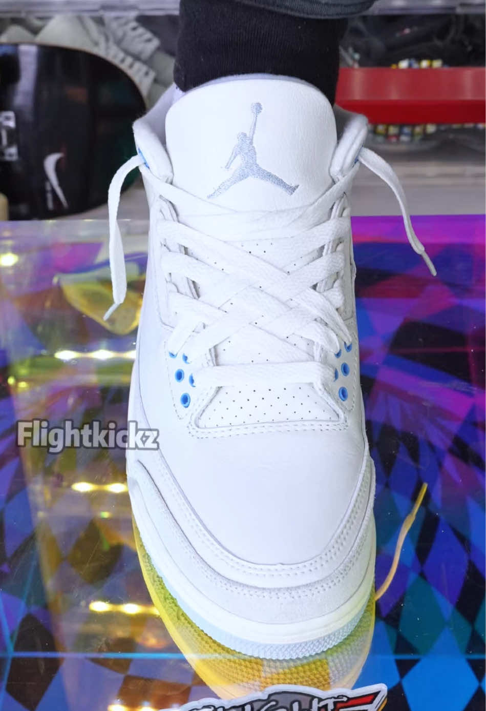 @Lacedsneaker